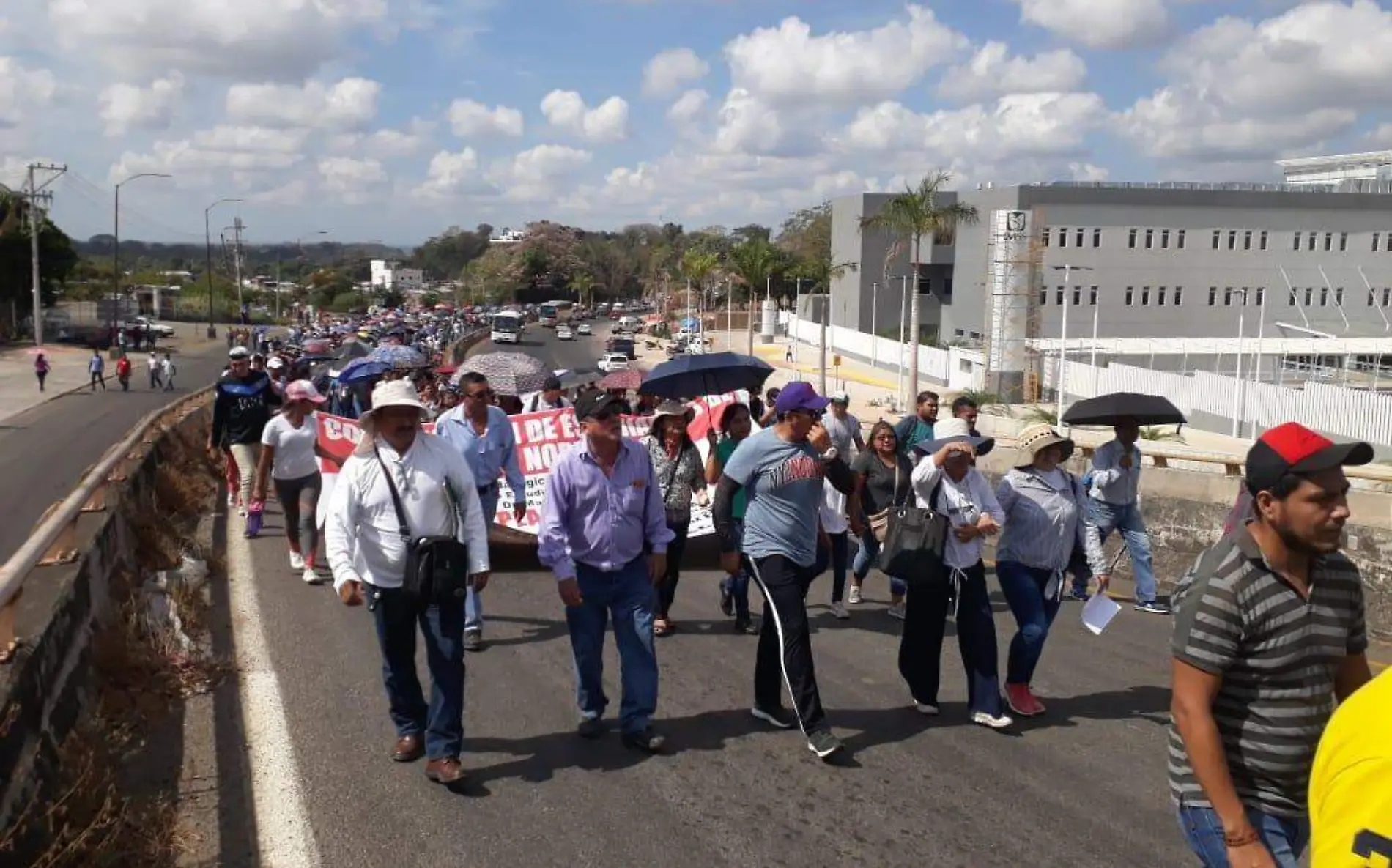 MARCHA MAESTROS INCONFORMIDAD